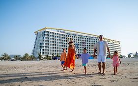 منتجع سنتارا ميراج بيتش دبي